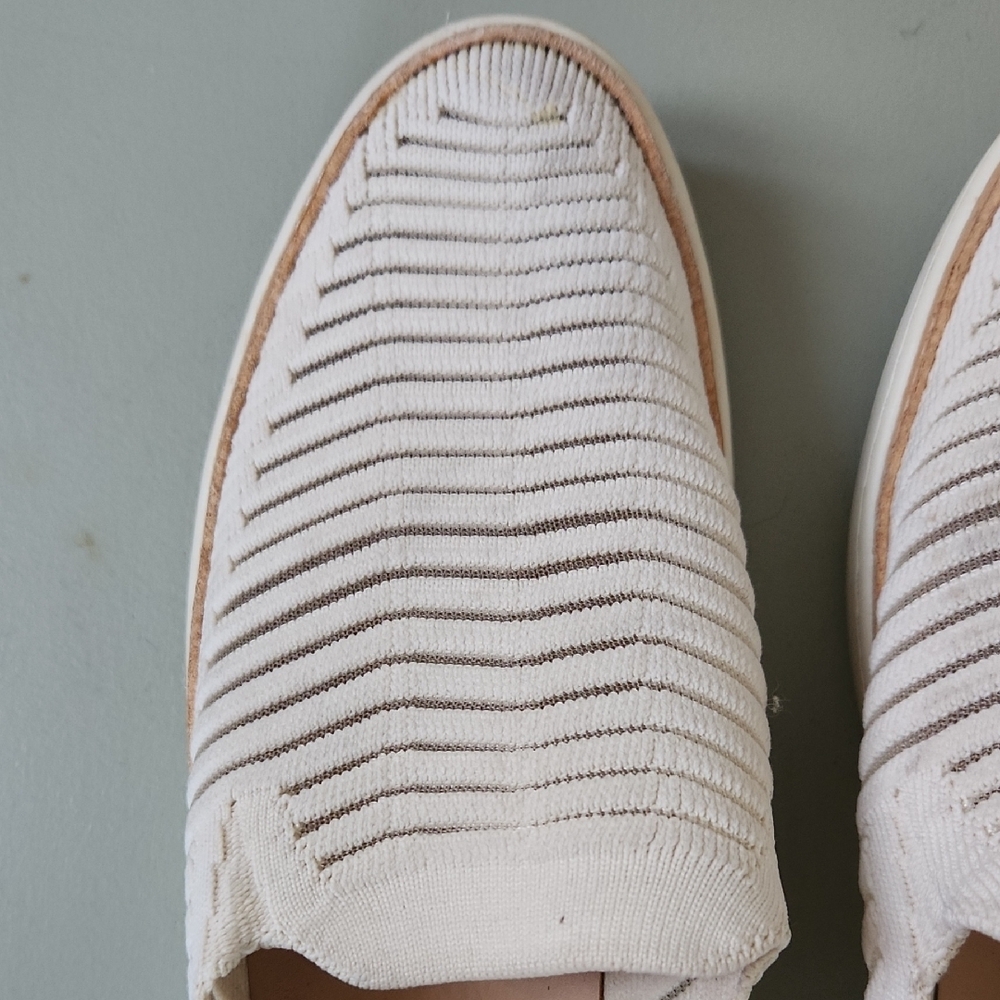 UGG Cream Textured Slip-On Loafers *Hehab* - Picture 2 of 9